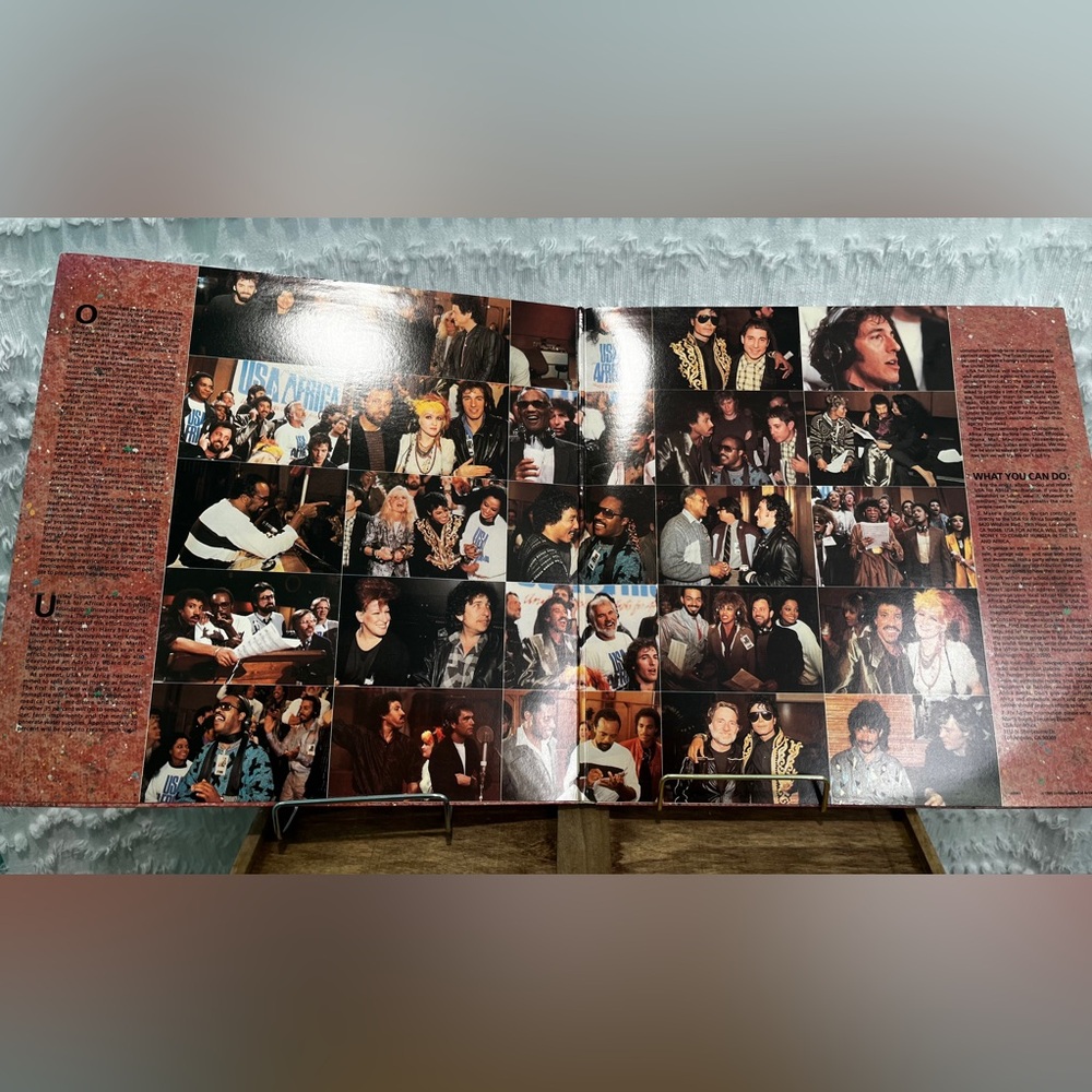 Vintage Album. “We Are The World” with original sleeve and album cover - Picture 7 of 9